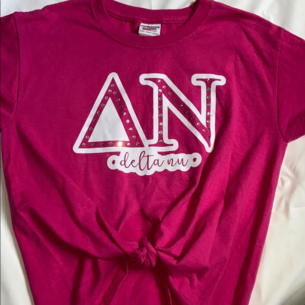 cute knotted pink crop!